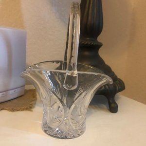 NICE VINTAGE CLEAR CRYSTAL ETCHED  SMALL  BASKET WITH HANDLE